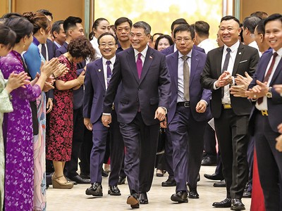 Thủ tướng Chính phủ và các doanh nghiệp tại Hội nghị thường trực Chính phủ với cộng đồng doanh nghiệp ngày 18/7/2026. Ảnh: Nhật Bắc