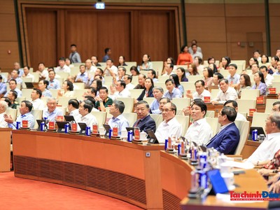 Tổng Bí thư, Chủ tịch nước Tô Lâm và các đồng chí nguyên Uỷ viên Bộ Chính trị, Uỷ viên Bộ Chính trị tham dự hội nghị.