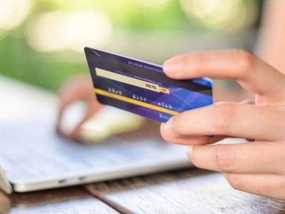 Lơ là khi quẹt thẻ để thanh toán có thể khiến khách hàng bị đánh tráo chip trên thẻ