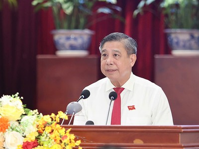 Ông Đồng Văn Thanh, Ủy viên BCH Trung ương Đảng, Phó Bí thư Thường trực Thành ủy, Chủ tịch HĐND TP. Cần Thơ phát biểu khai mạc kỳ họp. 