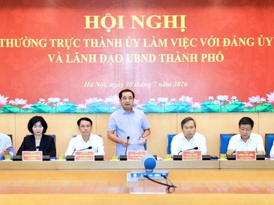 Bí thư Thành ủy Trần Đức Thắng phát biểu tại hội nghị.