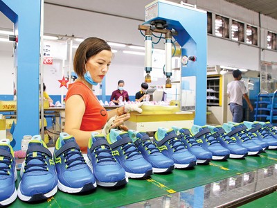 Thuế quan và các tiêu chuẩn mới từ thị trường xuất khẩu đang buộc doanh nghiệp Việt tăng tốc nâng cấp năng lực cạnh tranh