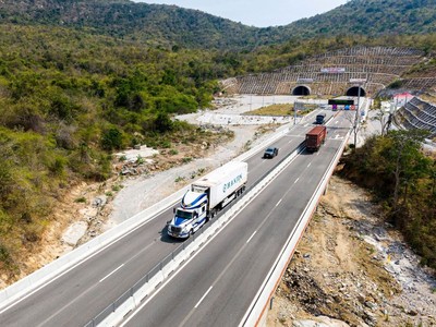 Hầm đường bộ Núi Vung trên cao tốc Bắc - Nam phía Đông.