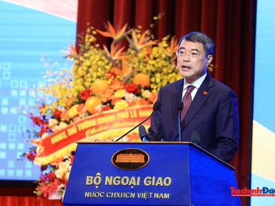 Thủ tướng: Ngoại giao phải chuyển mạnh từ thu hút sang chuyển hóa mọi nguồn lực 