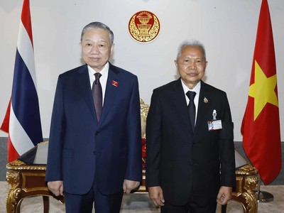 Tổng Bí thư, Chủ tịch nước Tô Lâm hội kiến Chủ tịch Quốc hội kiêm Chủ tịch Hạ viện Thái Lan Sophon Zaram ngày 28/5 tại Thái Lan. Ảnh: TTXVN.