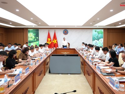 Bộ trưởng Bộ Tài chính Ngô Văn Tuấn chủ trì cuộc họp giao ban 7 tháng đầu năm diễn ra sáng 7/8. Ảnh: Mạnh Tuấn.