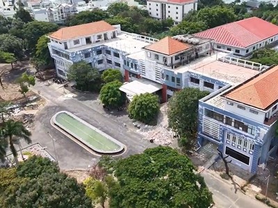 Trụ sở UBND Quận 12 cũ đang được chuyển đổi công năng thành Trường Tiểu học -THCS - THPT Lê Thị Riêng 