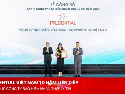 Bà Lê Hương Ly - Phó tổng giám đốc Pháp lý, Truyền thông và Đối ngoại Prudential Việt Nam (giữa)