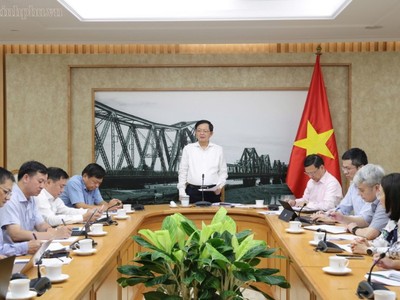 Phó Thủ tướng Hồ Quốc Dũng yêu cầu tiếp tục theo dõi sát việc thực hiện, xử lý ngay những vấn đề phát sinh, không để ách tắc ảnh hưởng đến sản xuất, tiêu thụ, xuất khẩu; đồng thời nâng cao chất lượng, xây dựng thương hiệu sầu riêng Việt Nam. 