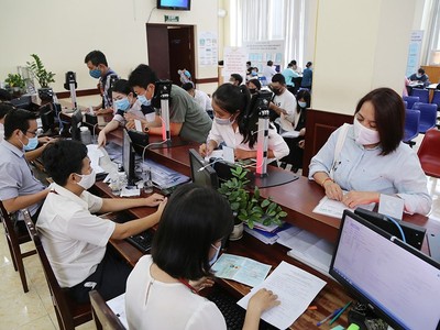 Nghị quyết yêu cầu các bộ, cơ quan ngang bộ thực hiện sắp xếp tổ chức bộ máy bên trong đồng bộ với phân cấp, phân quyền (hoàn thành trong tháng 10/2026).