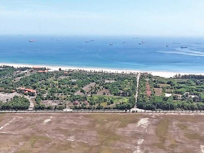 Quảng Ngãi kiên quyết xử lý các dự án chậm triển khai và tháo gỡ cho những dự án tiềm năng nhằm từng bước khơi thông nguồn lực đất đai (Ảnh: P.V) 