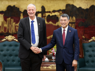 Thủ tướng Chính phủ Lê Minh Hưng tiếp Đại sứ Israel tại Việt Nam Yaron Mayer - Ảnh: Chinhphu.vn/Nhật Bắc