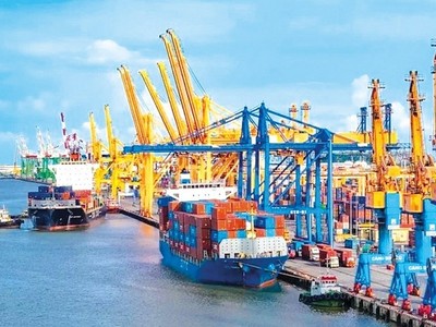 Tổng kim ngạch xuất nhập khẩu cả nước tính đến 15/8 vượt 712 tỷ USD.