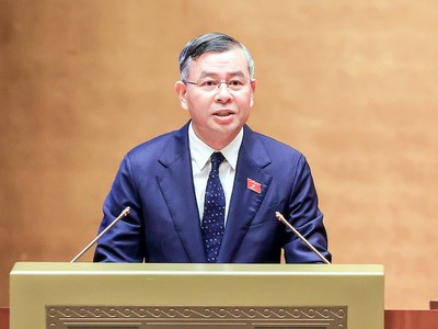 Bộ trưởng Bộ Tài chính Ngô Văn Tuấn làm rõ hơn các vấn đề được đại biểu quan tâm thảo luận - Ảnh Đức Thanh. 