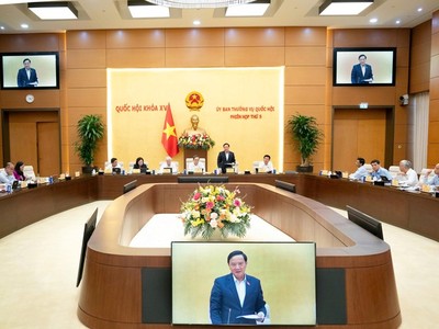 Phiên họp chiều 20/8 của Ủy ban Thường vụ Quốc hội. 