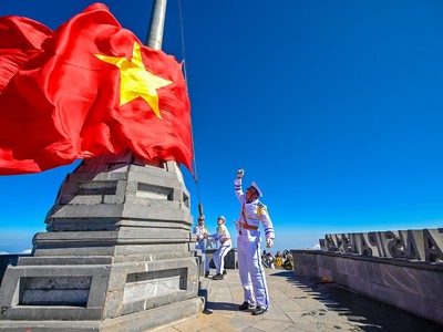 Một thập kỷ khai hoa và những khoảnh khắc đẹp mê hồn của Fansipan