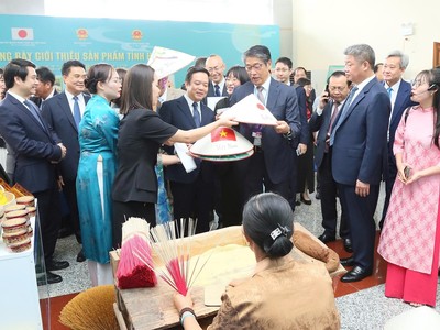 Các hoạt động xúc tiến thương mại, trưng bày và giới thiệu sản phẩm được tổ chức nhằm quảng bá sản phẩm OCOP, đặc sản địa phương và kết nối tiêu thụ.