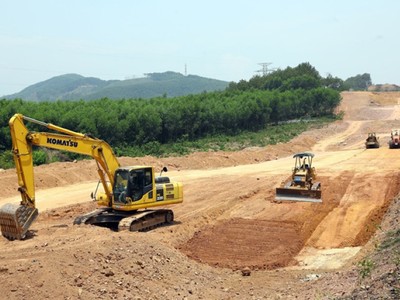 Thi công xây dựng đường cao tốc. Ảnh: Bộ Xây dựng.