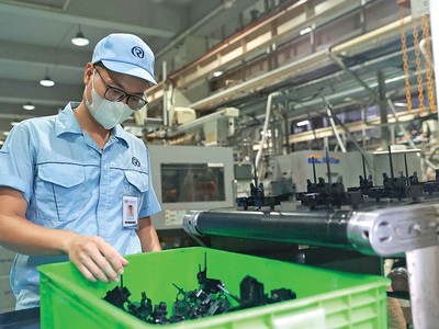 Nhập khẩu tăng nhanh hơn xuất khẩu khiến cán cân thương mại chuyển sang nhập siêu hơn 20 tỷ USD sau 7 tháng