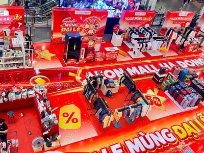 Kỳ nghỉ 2/9 kéo dài 5 ngày kéo theo làn sóng đi lại, mua sắm tăng mạnh, nhưng người tiêu dùng ngày càng tính toán kỹ hơn khi chi tiêu. Ảnh: AEON Hà Đông
