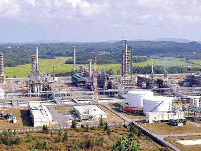 Nhà máy Lọc dầu Dung Quất là một trong những tài sản quy mô lớn gắn với doanh nghiệp nhà nước đang đứng trước yêu cầu cơ cấu lại tỷ lệ sở hữu (Ảnh: Đ.T)