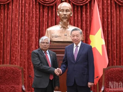 Tổng Bí thư, Chủ tịch nước Tô Lâm và Đại sứ Bangladesh Mohammad Lutfor Rahman. Ảnh: Đăng Khoa/BND.