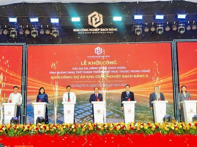 Cùng với hoàn thiện thủ tục đầu tư và chuẩn bị quỹ đất sạch, TP. Quảng Ninh đang tiếp tục đầu tư hạ tầng khu công nghiệp, khu kinh tế. Ảnh T.T
