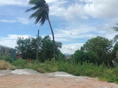 Sau lễ khởi công vào đầu tháng 1/2026, công trường Dự án Nhà ở xã hội chung cư Phú Tài Lộc vẫn im ắng. 