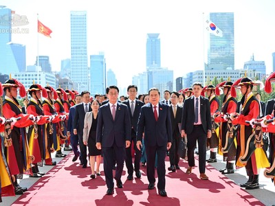 Chủ tịch Quốc hội Hàn Quốc Cho Jeong Sik đón Chủ tịch Quốc hội Trần Thanh Mẫn.
