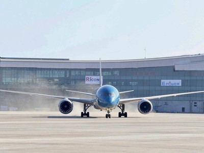 Sáng 19/12/2025, chuyến bay thương mại đầu tiên do Vietnam Airlines khai thác khai thác đã chính thức hạ cánh tại Cảng hàng không quốc tế Long Thành.