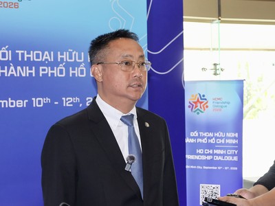Ông Phạm Dứt Điểm, Giám đốc Sở Ngoại vụ TP.HCM trao đổi với Báo chí bên lề Đối thoại Hữu nghị TP.HCM lần thứ 3 năm 2026. 