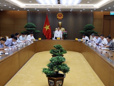 Phó Thủ tướng Thường trực Chính phủ Phạm Gia Túc phát biểu tại cuộc làm việc về rà soát các quy định về khoảng cách an toàn giữa các xe khi tham gia giao thông trên đường cao tốc - Ảnh: chinhphu.vn