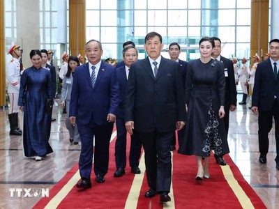 Nhà vua Thái Lan Maha Vajiralongkorn Phra Vajiraklaochaoyuhua và Hoàng hậu đến Hà Nội, bắt đầu thăm cấp Nhà nước tới Việt Nam. (Ảnh: Văn Điệp/TTXVN)
