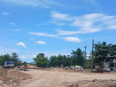 Dự án cầu Văn Ly và đường dẫn đang được TP. Đà Nẵng đẩy nhanh tiến độ hoàn thành. Ảnh Hoàng Anh