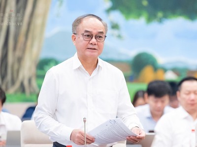 Thứ trưởng Bộ Nội vụ Vũ Chiến Thắng tại phiên giải trình - Ảnh: QH.