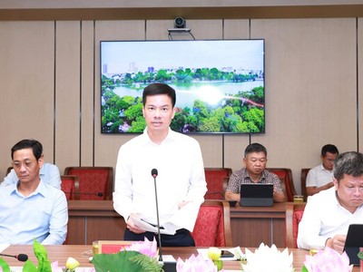 Phó Chủ tịch UBND TP. Hà Nội Bùi Duy Cường phát biểu tại buổi họp.