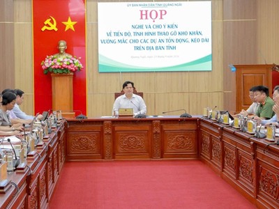Lãnh đạo UBND tỉnh Quảng Ngãi họp nghe và cho ý kiến về tiến độ, tình hình tháo gỡ khó khăn, vướng mắc cho các dự án tồn đọng, kéo dài trên địa bàn tỉnh.