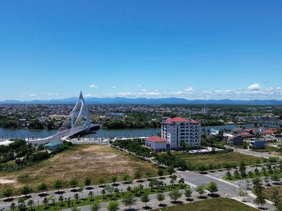 Cầu dây văng sông Hiếu đã hoàn thành phần cầu.
