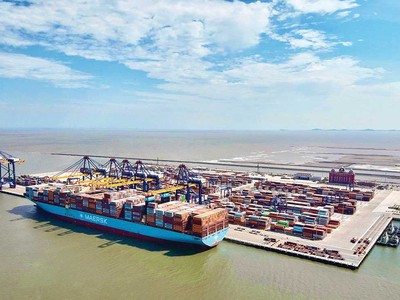 Siêu tàu Matz Maersk trọng tải ~214.000 DWT lớn nhất cập Cảng Container quốc tế Hateco Hải Phòng 