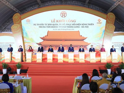 Tổng Bí thư, Chủ tịch nước Tô Lâm và các đồng chí lãnh đạo thực hiện nghi thức khởi công Dự án.
