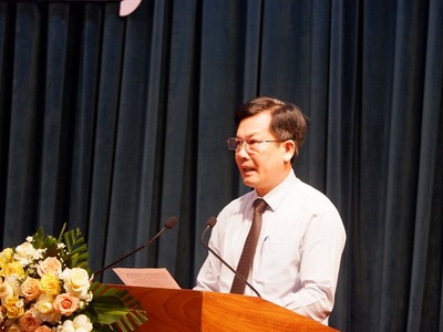 Ông Cao Thanh Thương, Giám đốc Sở Nông nghiệp và Môi trường tỉnh Gia Lai trình bày tờ trình liên quan đến danh mục dự án thu hồi đất.