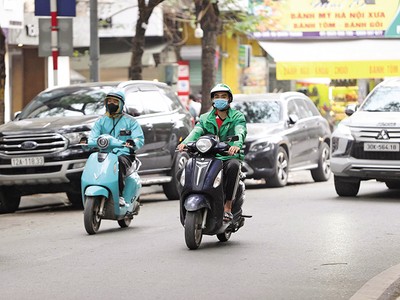 Sự phát triển nhanh của kinh tế nền tảng đặt ra yêu cầu hoàn thiện khung pháp lý đối với tài xế công nghệ. Ảnh: Đức Thanh