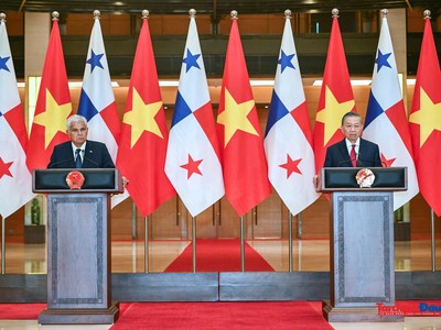 Tổng Bí thư, Chủ tịch nước Tô Lâm và Tổng thống Cộng hòa Panama José Raúl Mulino gặp gỡ báo chí sau hội đàm. Ảnh: Đức Thanh.