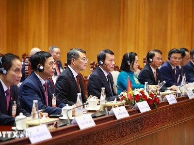 Thủ tướng Lê Minh Hưng hội kiến Chủ tịch Quốc hội Lào Sonexay Siphandone. Ảnh: TTXVN