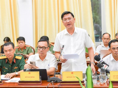 Ông Mai Văn Tân, Giám đốc Sở Xây dựng TP. Cần Thơ thông tin về các công trình/dự án trên địa bàn Thành phố tại cuộc họp báo quý III/2026 do UBND TP. Cần Thơ tổ chức