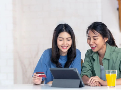 Thanh toán qua thẻ giúp bạn dễ dàng chi tiêu cho các nhu cầu khác nhau