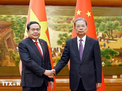 Chủ tịch Quốc hội Trần Thanh Mẫn và Ủy viên trưởng Ủy ban thường vụ Đại hội Đại biểu Nhân dân toàn quốc Trung Quốc Triệu Lạc Tế chụp ảnh chung. Ảnh: Doãn Tấn/TTXVN