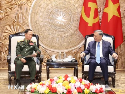 Tổng Bí thư, Chủ tịch nước Tô Lâm tiếp Đại tướng Khamlieng Outhakaysone, Ủy viên Bộ Chính trị, Phó Thủ tướng, Bộ trưởng Quốc phòng Lào. (Ảnh: Thống Nhất/TTXVN)