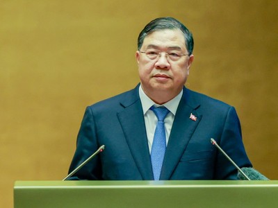 Ủy viên Bộ Chính trị, Phó Thủ tướng Thường trực Chính phủ Phạm Gia Túc trình bày chuyên đề về tình hình phát triển kinh tế-xã hội, thực hiện ngân sách nhà nước năm 2026; dự kiến kế hoạch phát triển kinh tế-xã hội, dự toán ngân sách nhà nước năm 2027. Ảnh: Đức Thanh.