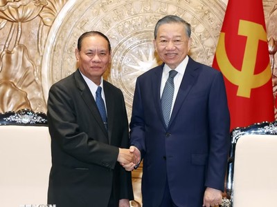Tổng Bí thư, Chủ tịch nước Tô Lâm tiếp đồng chí Vilay Lakhamphong, Ủy viên Bộ Chính trị, Thường trực Ban Bí thư Trung ương Đảng Nhân dân Cách mạng Lào. (Ảnh: Thống Nhất/TTXVN)